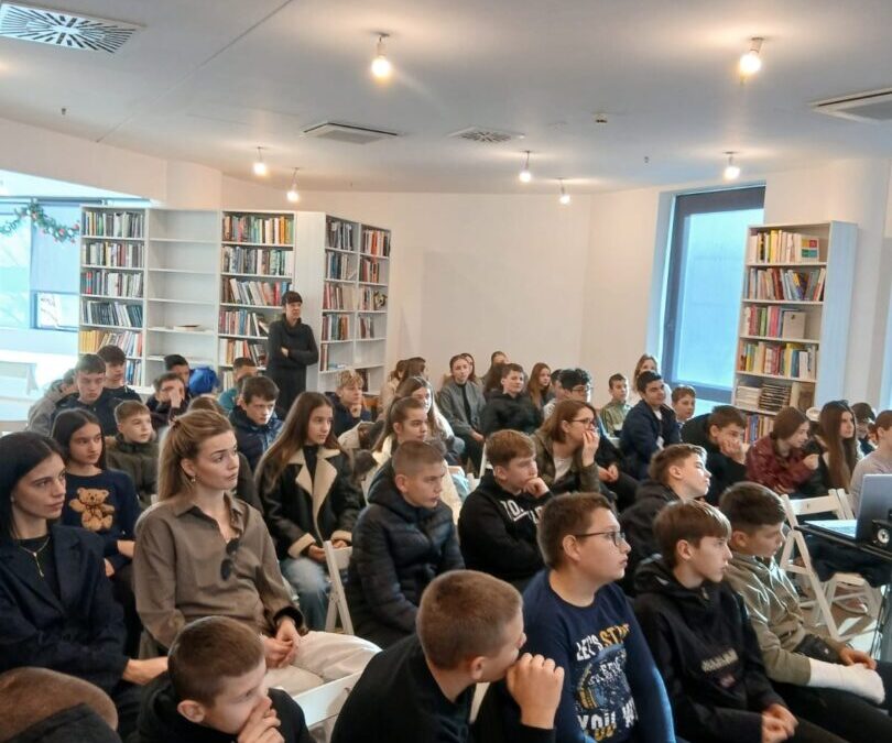 KAD PORUKA BOLI VIŠE OD RIJEČI: VAŽNA LEKCIJA O OPASNOSTIMA NA INTERNETU